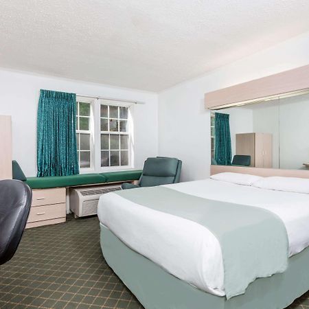 Microtel Inn By Wyndham Athens Exterior photo